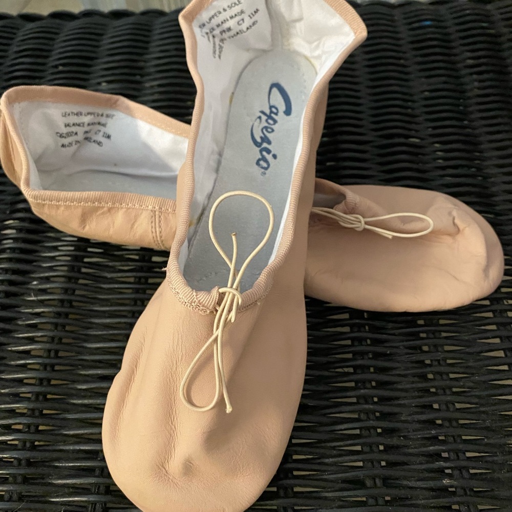 Capezio ballet shoe 11 m